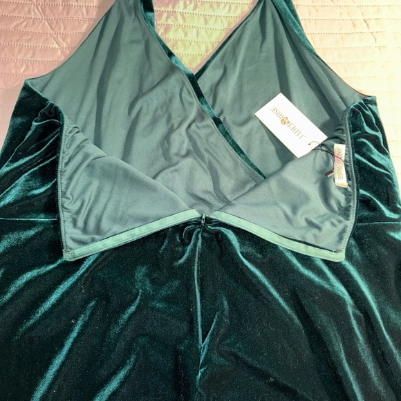 NWT Jaded Rose women’s Elegant Green Velvet Halter Dress plus size 26 - Picture 10 of 12
